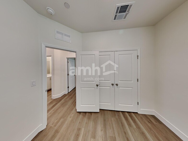 Building Photo - 501 Speckled Orchid Pl