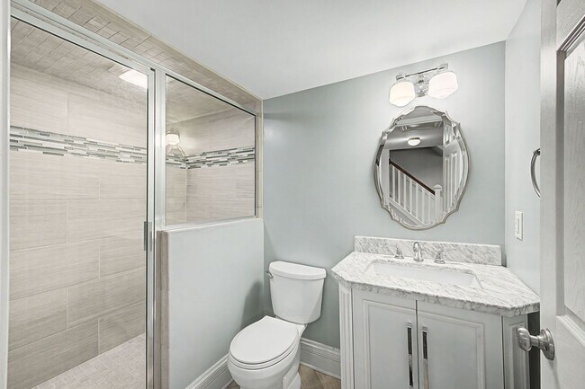 Building Photo - Beautiful 4BD/3.5BA home in the heart of Green Hills.