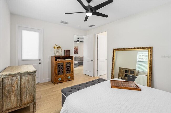 Building Photo - 350 2nd Ave E