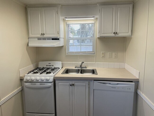 Building Photo - 36010 Sand Rd