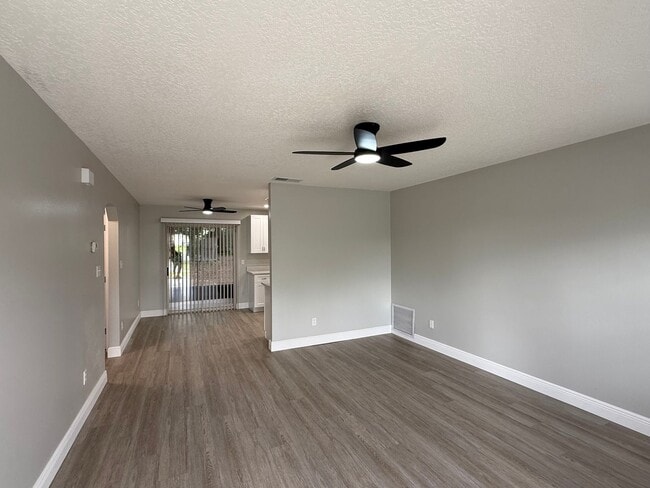 Building Photo - Completely Remodeled