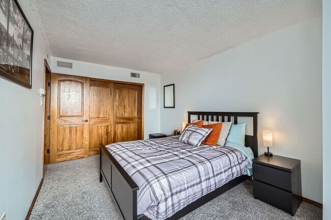 Building Photo - Downtown Denver Furnished 1 BDR w/ Rooftop...