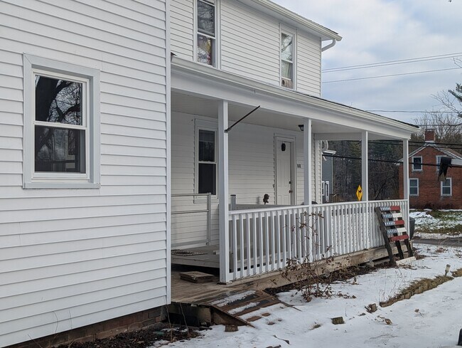 Building Photo - 86 Main St