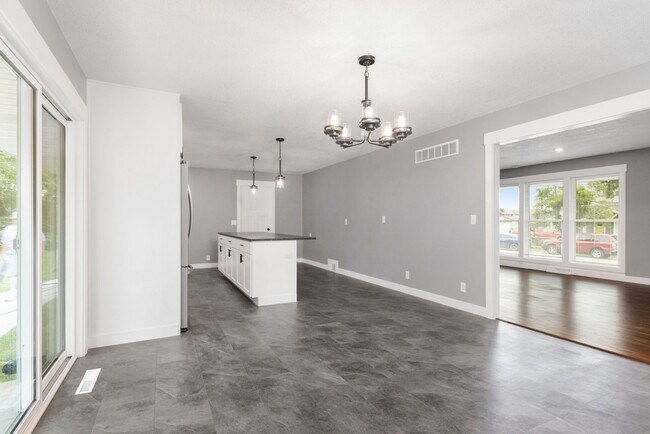 Building Photo - 1801 Elaine Dr