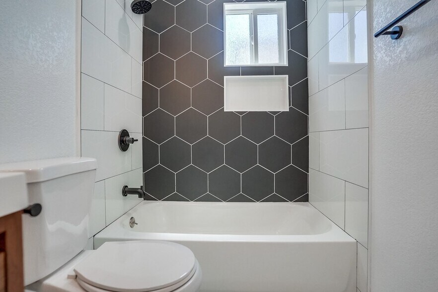 Building Photo - 2708 Cincinnati St