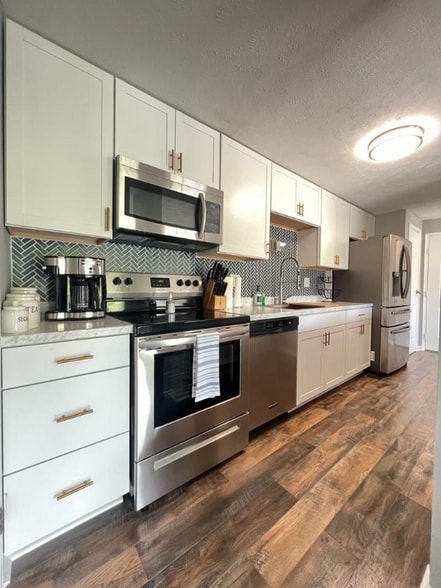 Building Photo - 8402 Muldoon Ct