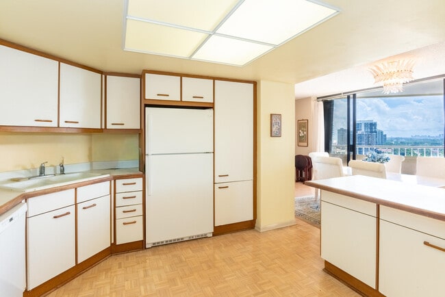 Building Photo - 5080 N Ocean Dr