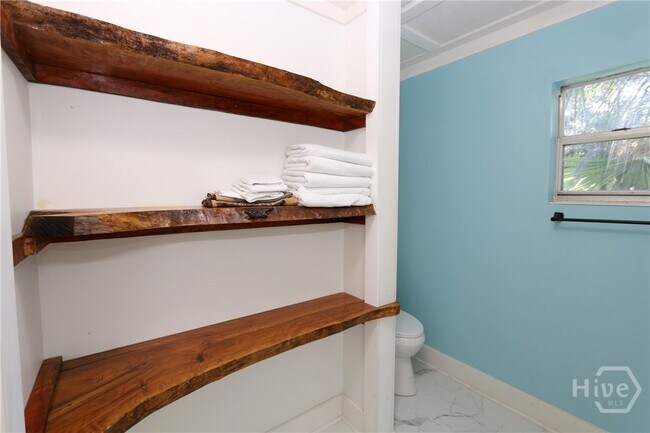 Building Photo - 201 Lovell Ave