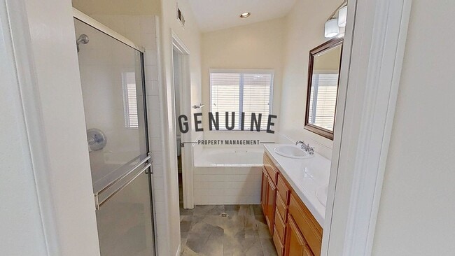 Building Photo - Spacious 3Bd 2.5Ba Home w/Den