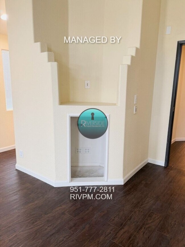 Building Photo - Single story large corner lot home in Jurupa Valley ready for move-in!