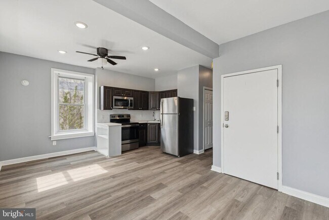 Building Photo - 21 E Price St