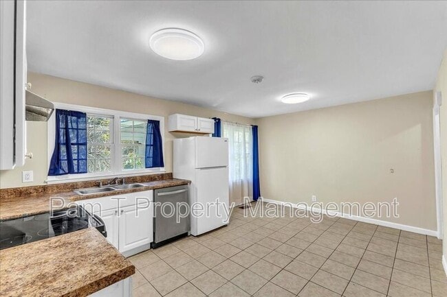 Building Photo - 2019 E 59th St