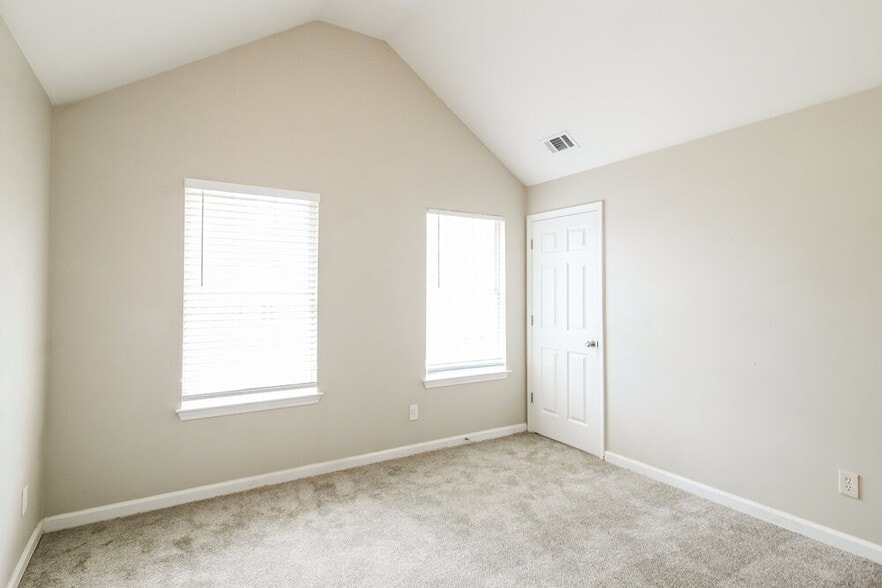Building Photo - 5848 el Segundo Way
