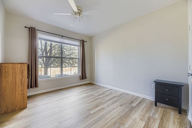 Building Photo - Charming 1 bed/1 bath Condo with Garage- Gated Community with Pool and Fitness Center