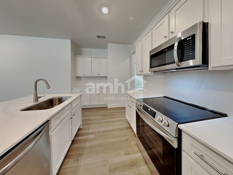 Building Photo - 16373 Aubergine Aly