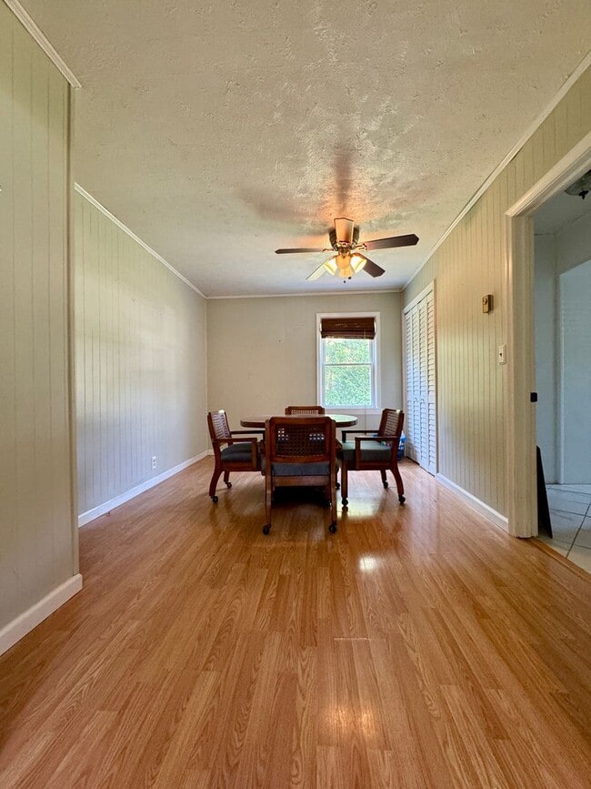 Building Photo - Quaint Country Cottage On Large Lot Near Downtown Blacksburg