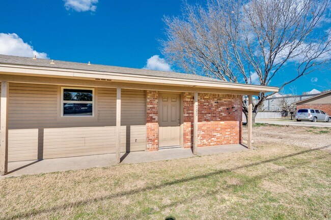Building Photo - 709 George Hopper Rd