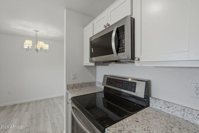 Building Photo - 8055 E Thomas Rd