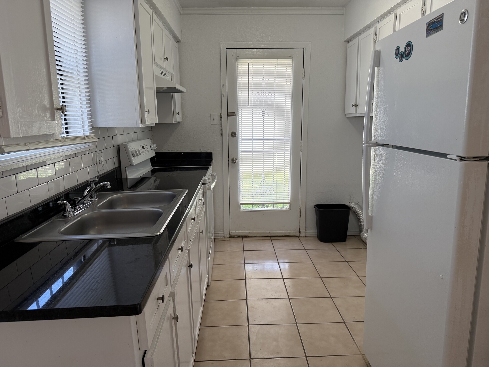 Building Photo - 2934 Chestnut Ave