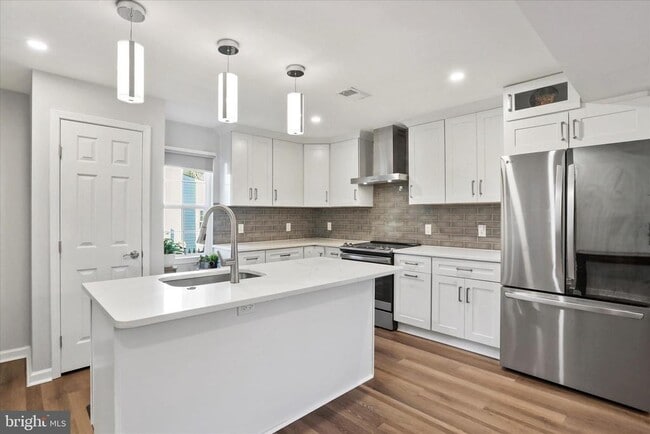 Building Photo - 408 Blue Ridge Ave NE