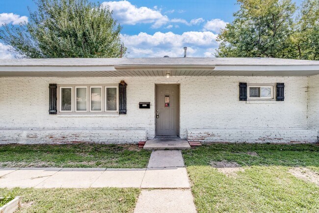 Primary Photo - Cozy 2 bedroom 1 bathroom duplex in Southe...