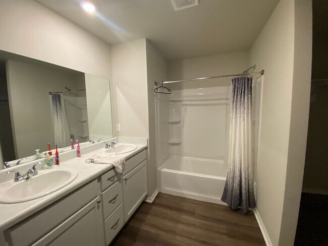 Building Photo - 5412 Mariposa Grv Dr