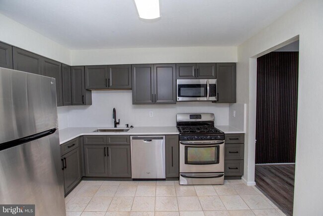 Building Photo - 1739 McNelis Dr