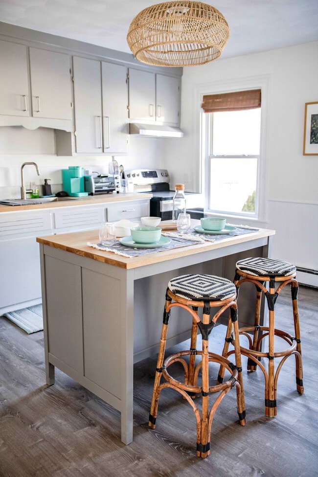 Building Photo - 136 Main St