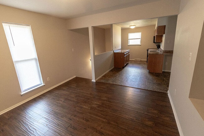 Building Photo - 1011 W Ash St