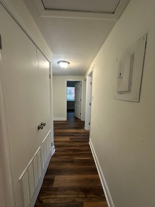 Building Photo - Newly remodeled 4 bedroom 2 bath Available...