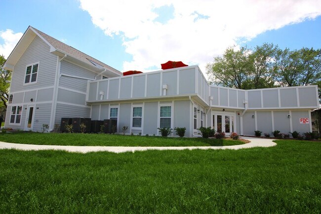 Building Photo - 308 Kenwood Rd