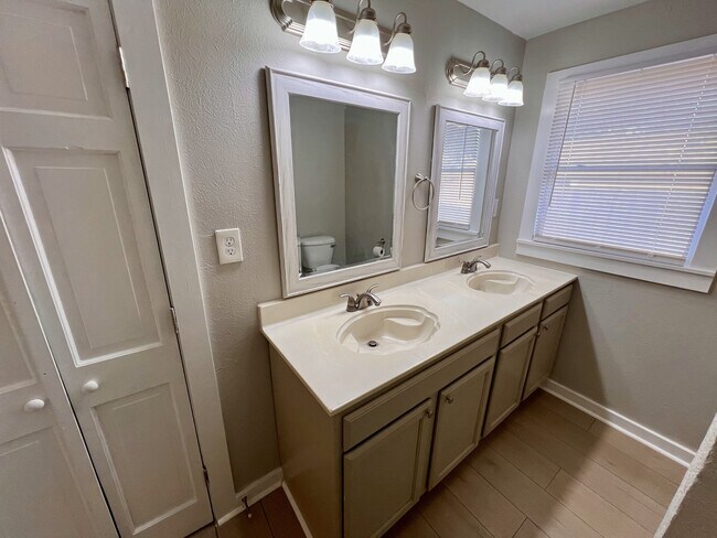 Building Photo - 5638 Curzon Ave