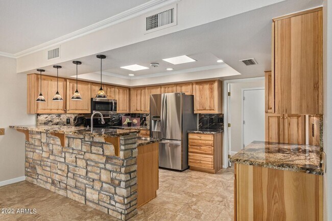 Building Photo - Your Oasis Awaits!