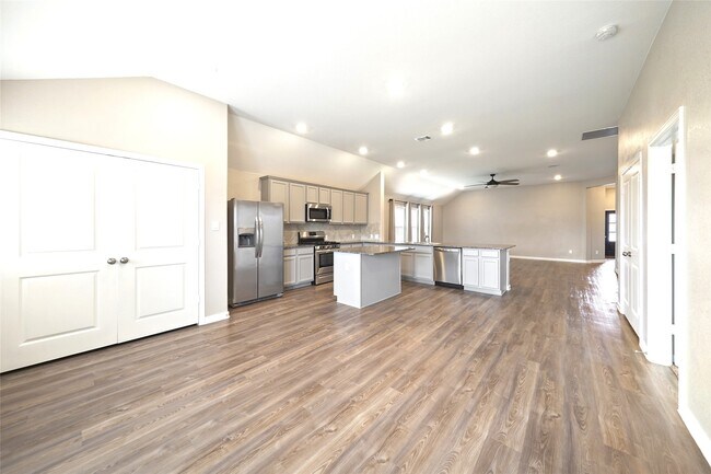 Building Photo - 30023 Vallonea Oak