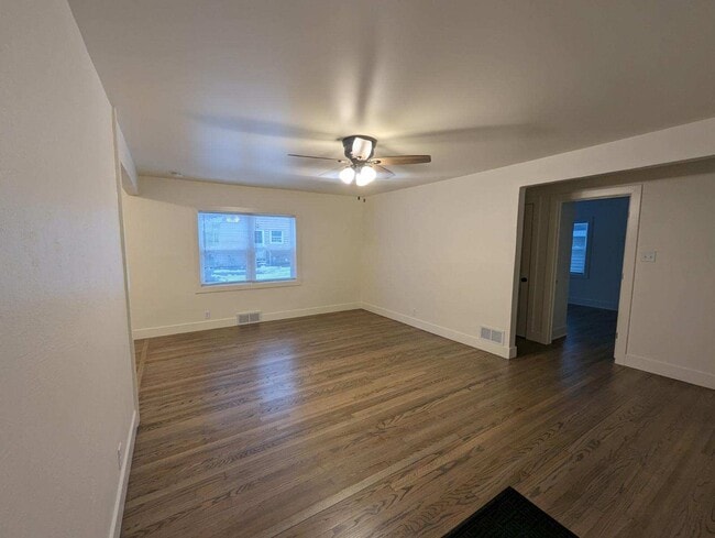 Building Photo - 622 S Woodland Ave