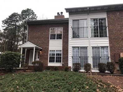 Front of building - 11 Pinehurst Mnr