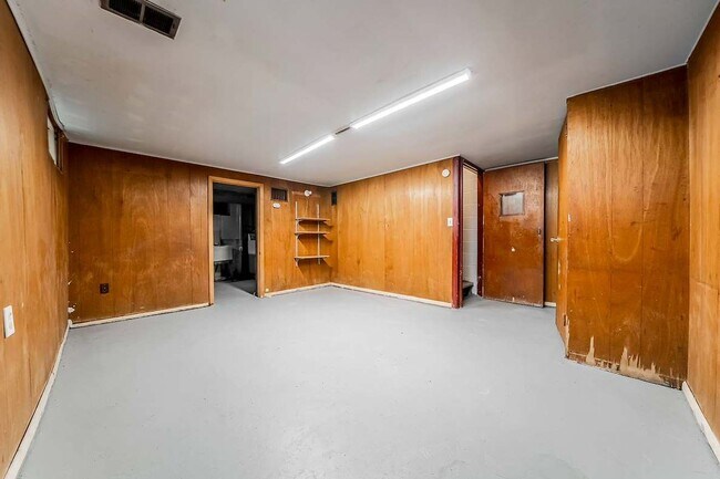 Building Photo - 1517 E 256th St