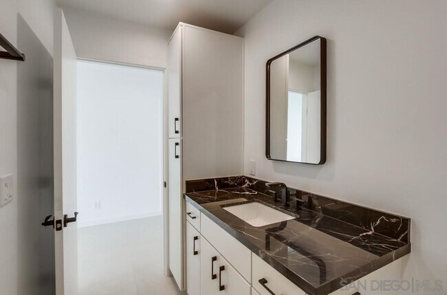 Building Photo - 14066 Crest Way