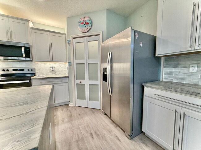 Building Photo - Spacious Home in Crystal Bay offering 4 bedrooms with upgrades throughout