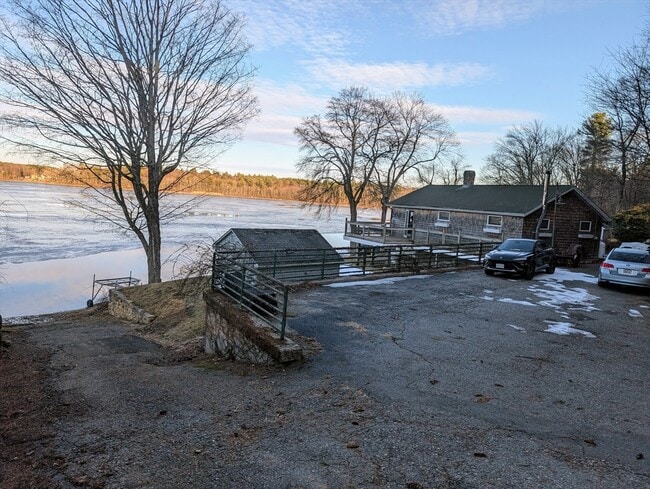 Building Photo - 27 Carrier Ln