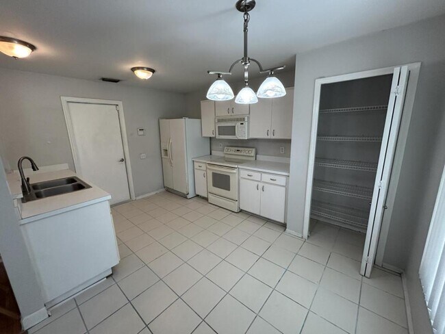 Building Photo - 12436 Dawn Vista Dr