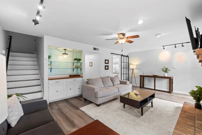 Building Photo - 10328 Briar Forest Dr