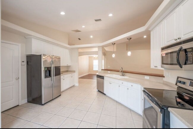 Primary Photo - 520 Rangewood Dr SE