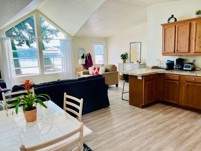Building Photo - WATER FRONT HOME FULLY FURNISHED ALL INCLUSIVE  2bed 1.5 bath