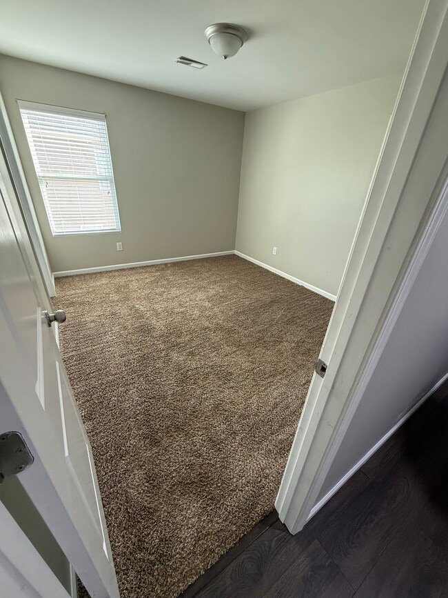 Building Photo - 536 Sansberry Dr