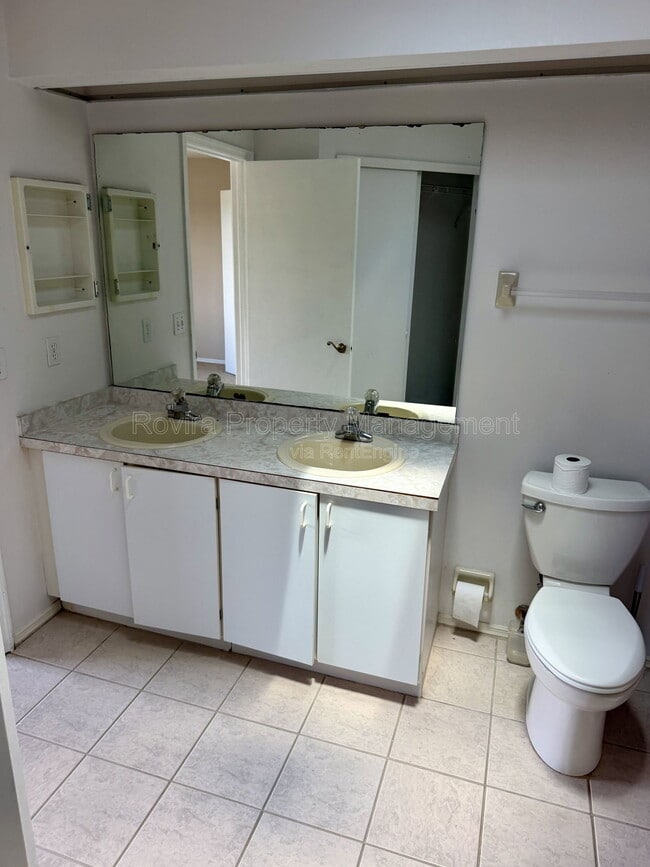 Building Photo - 1501 Chevington Ct