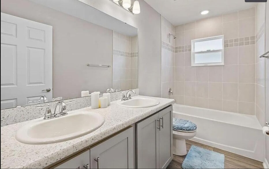 Building Photo - 529 Vittorio Dr