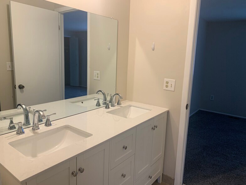 Remodeled Bathroom - 5131 Buckingham