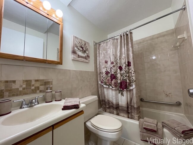 Building Photo - 385 Huse Rd