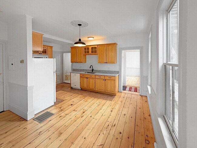 Building Photo - 57 Lime St